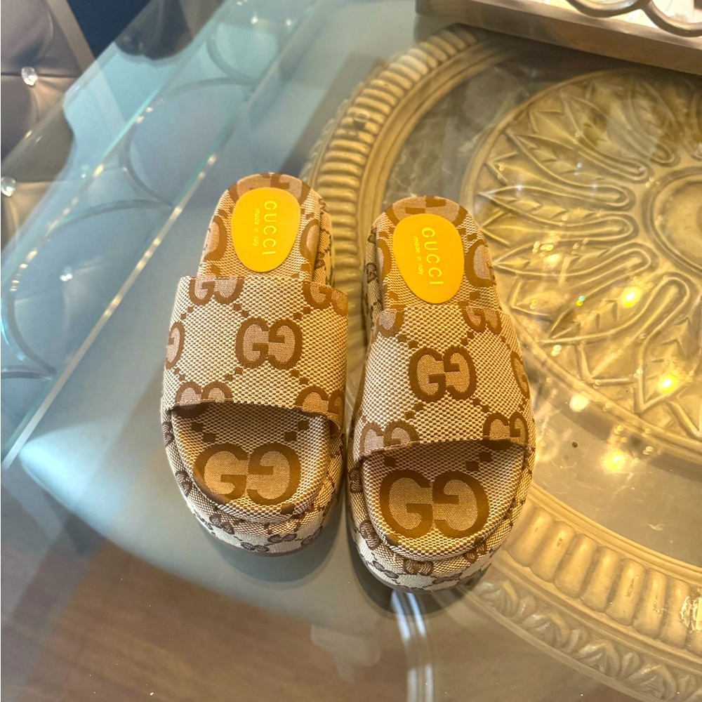 Gucci slippers, size 7